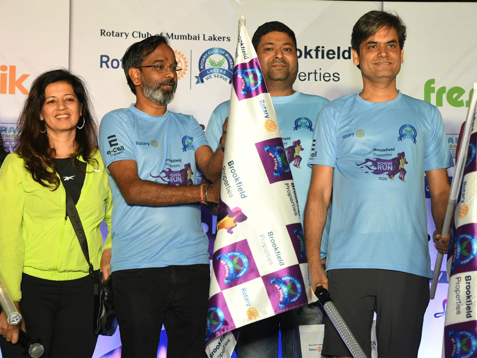 R to L: Ankur Gupta Deputy Chief Investment Officer, Head of Asia Pacific and Middle East, Real Estate, Brookfield; Suryanarayana Doolla (IIT Bombay) and Eakta Menon (Rotary Club of Mumbai Lakers) flag off IIT B Run 2026 at Downtown Powai, celebrating health and community impact