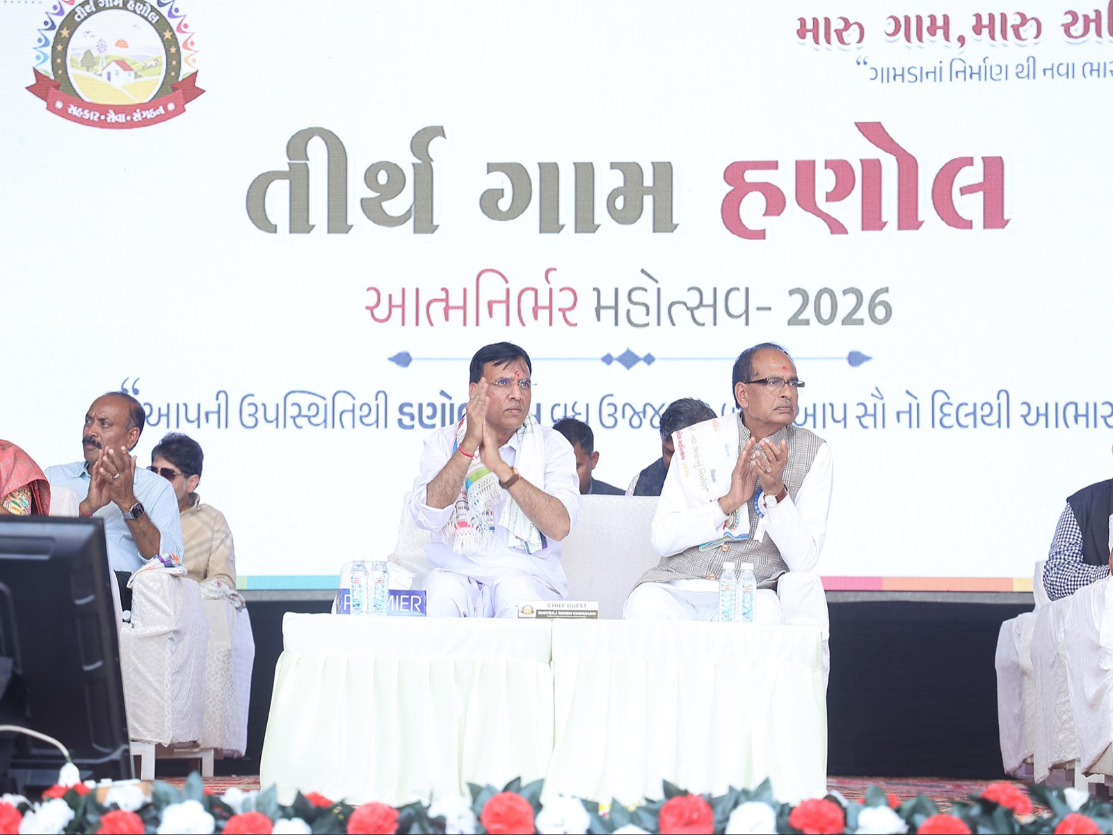 Union Ministers Mansukh Mandaviya and Shivraj Singh Chouhan inaugurate the Atmanirbhar Hanol Festival in Gujarat (Photo/X@mansukhmandviya)