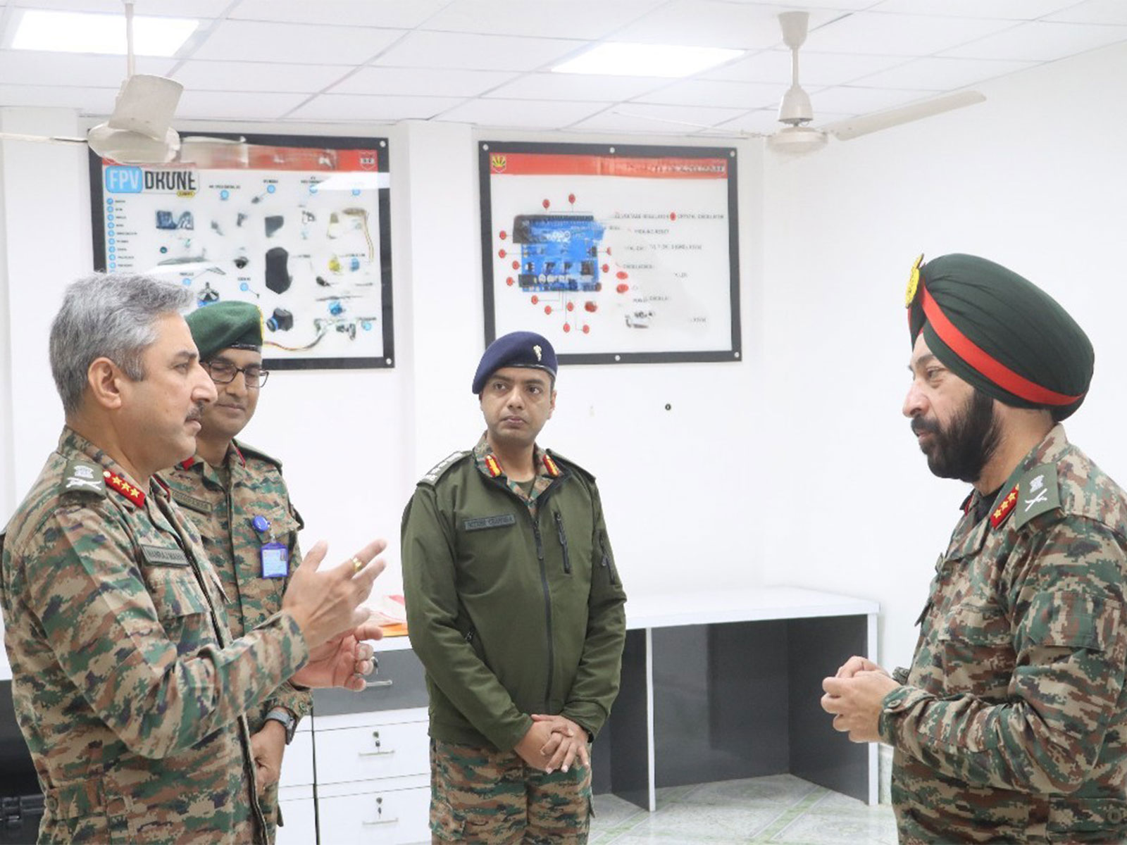 GOC Trishakti Corps interacted with Director General Border Roads (DGBR) (Photo/@trishakticorps)