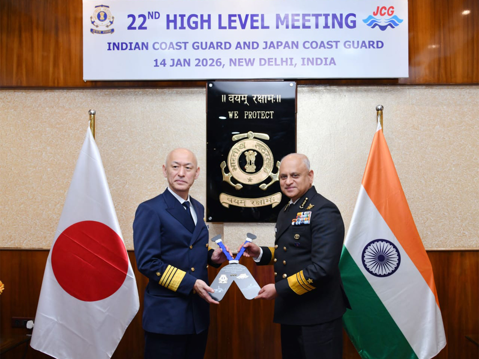 Director General of the Indian Coast Guard, Paramesh Sivamani (R) and Admiral Yoshio Saguchi, Commandant of the Japan Coast Guard. (Photo/Indian Coast Guard)
