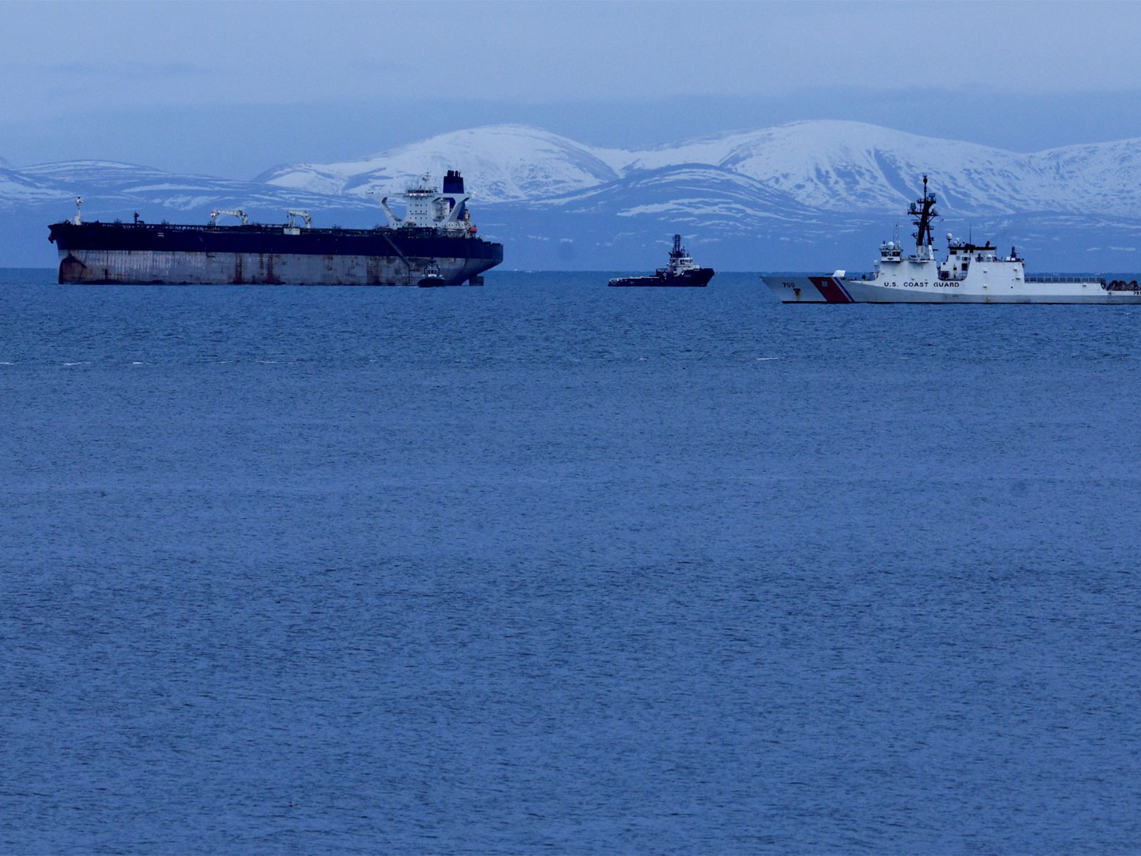 Oil tanker Marinera, previously known as Bella 1, which was seized by the U.S. Coast Guard last week, is moored next to a U.S. Coast Guard vessel in the Moray Firth, off the coast of Scotland, Britain, January 14, 2026. (Photo/Reuters) 