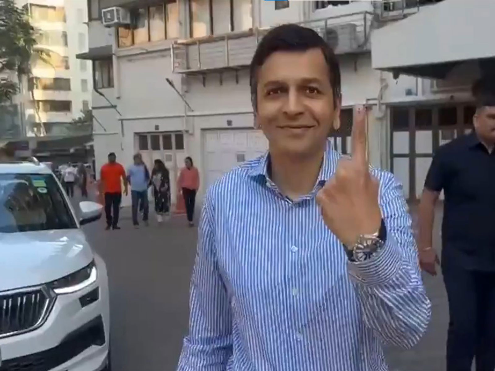 Abhishek Lodha casts vote in BMC polls (Photo/ANI) Abhishek Lodha casts vote in BMC polls (Photo/ANI)