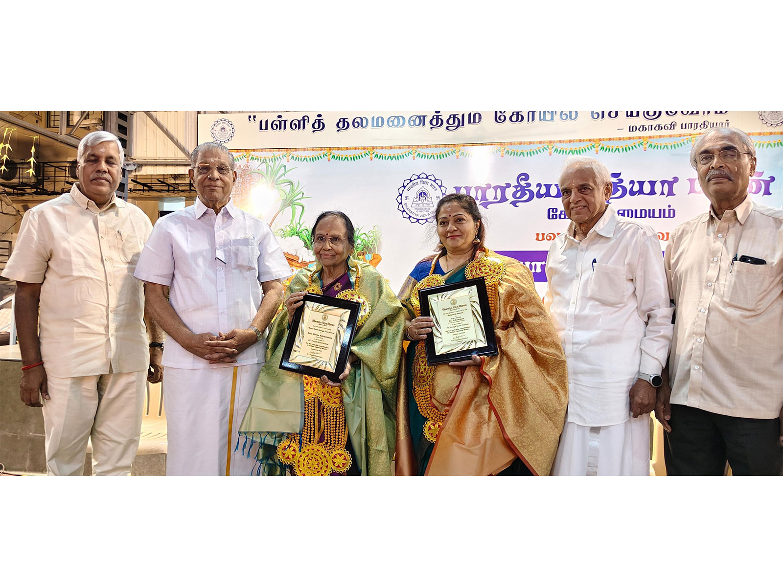 Shri. N.V.Nagasubramaniam, Chairman, Bharatiya Vidya Bhavan, Coimbatore Kendra is presenting awards to Smt. Meena Subramanian (3rd from left) & Dr. Soumya (4th from left)