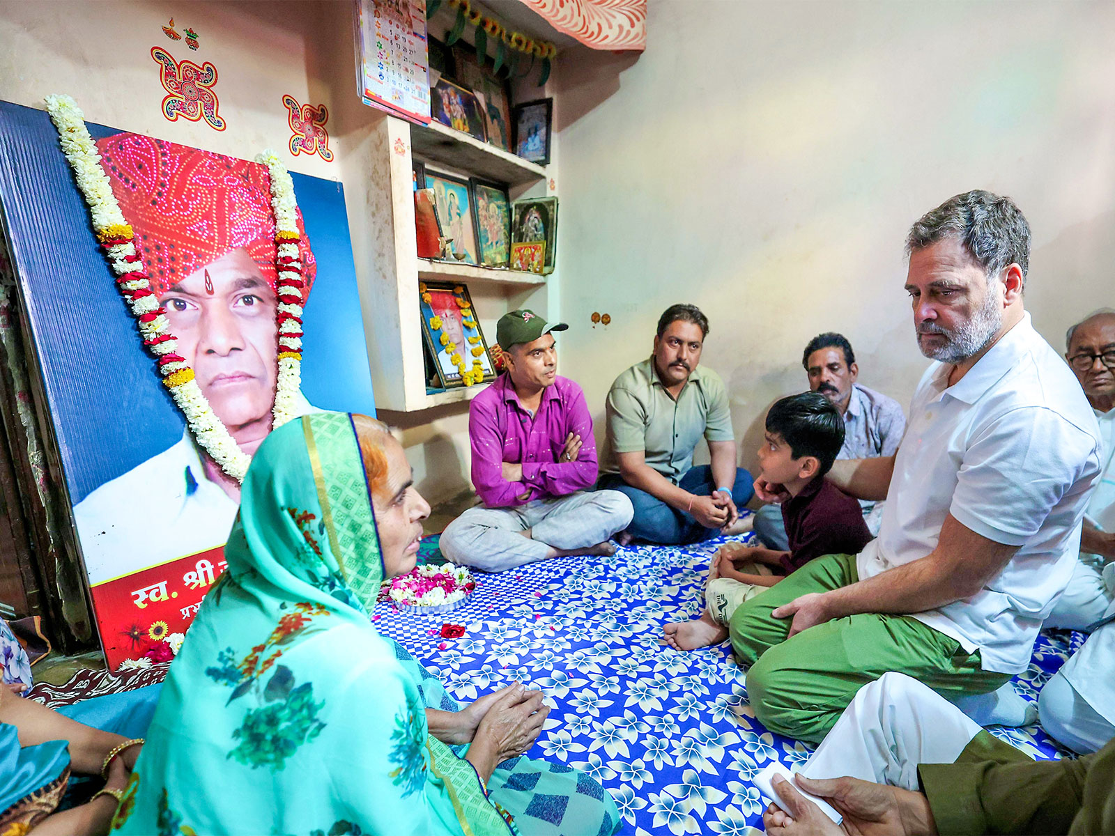 Lok Sabha LoP Rahul Gandhi pays condolences to the bereaved families of the Indore water contamination tragedy (Photo/ANI)