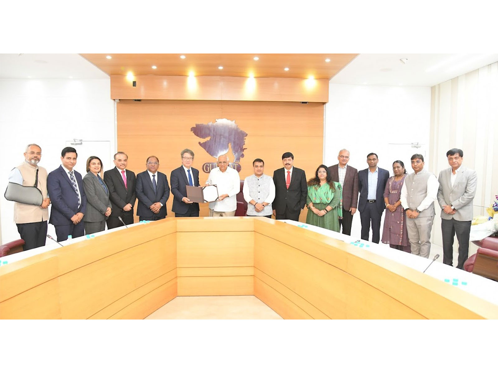 Gujarat CM Bhupendra Patel with Maruti Suzuki India Limited officials. (Photo/Gujarat CMO)