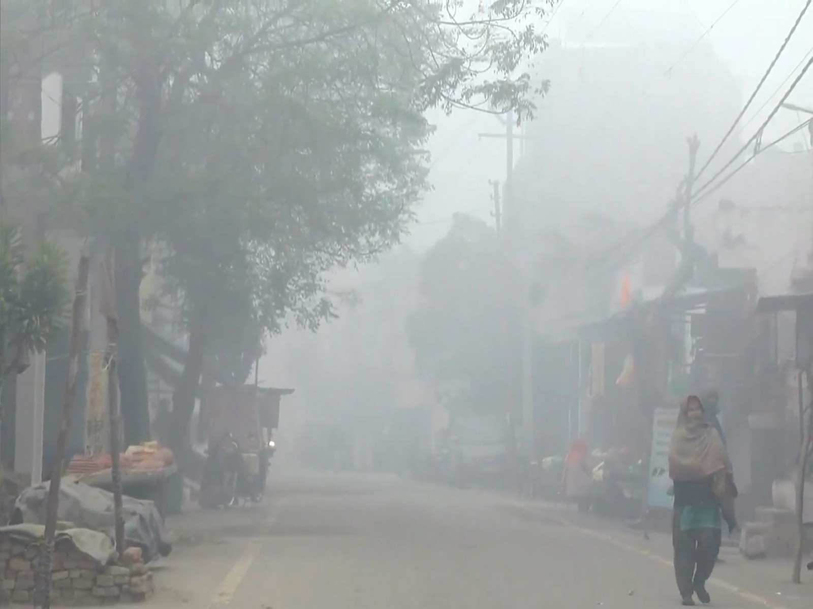 Cold wave hits UP's Moradabad (Photo/ANI) Cold wave hits UP's Moradabad (Photo/ANI)