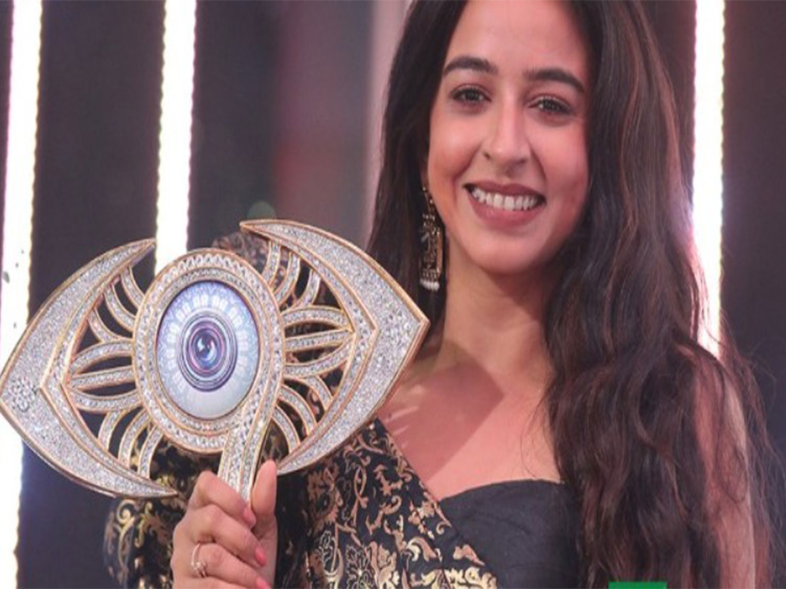 Divya Ganesh wins Bigg Boss Tamil season 9 (Photo/instagram/@vijaytelevision)