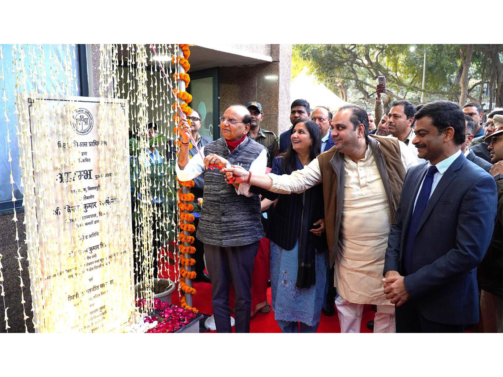 Lt Governor Vinai Kumar Saxena inaugurates column fountains in Dwarka (Photo/Release)