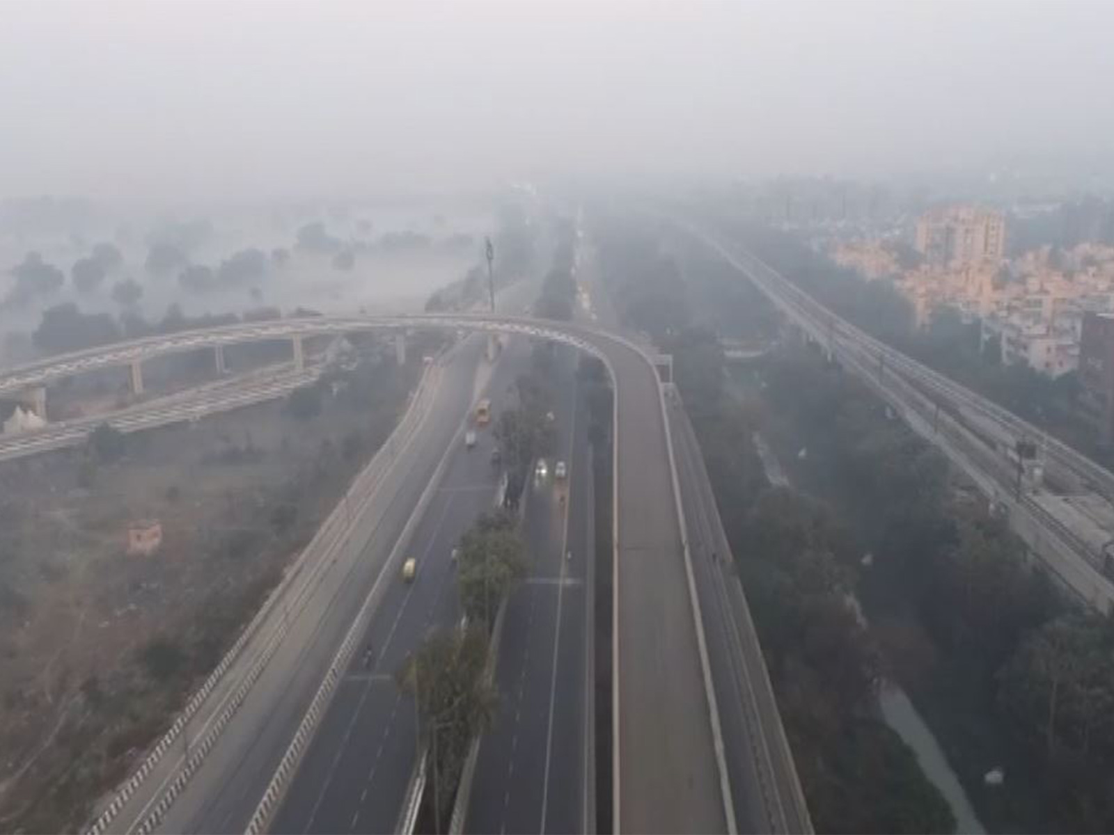 Visual from Mayur Vihar as smog engulfs parts of Delhi-NCR (Photo/ANI) Visual from Mayur Vihar as smog engulfs parts of Delhi-NCR (Photo/ANI)