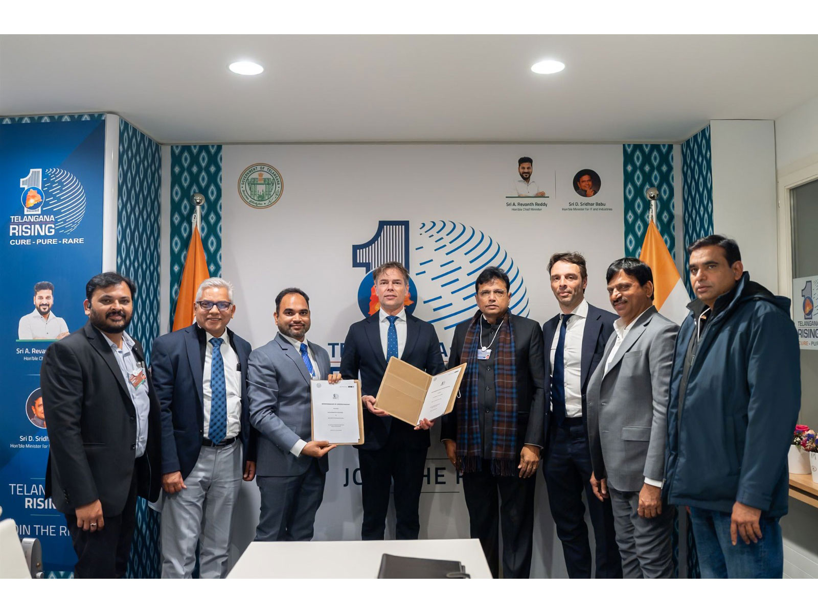 Schneider Electric  CEO meets ‘Telangana Rising’ delegation at WEF 2026 (Photo/TelanganaCMO) 