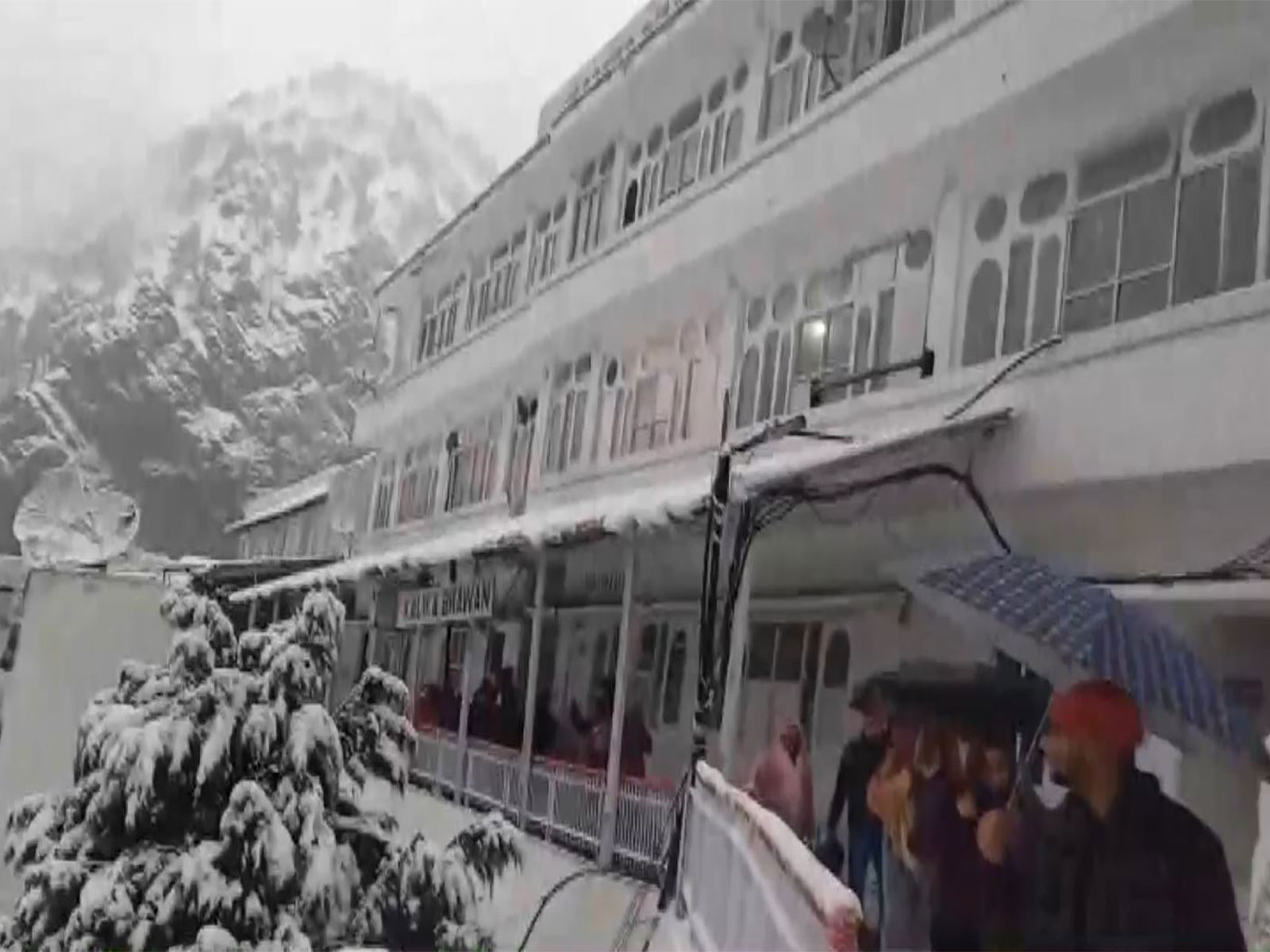 Holy shrine of Vaishno Devi Shrine witness season’s first snowfall. (Photo/ANI)