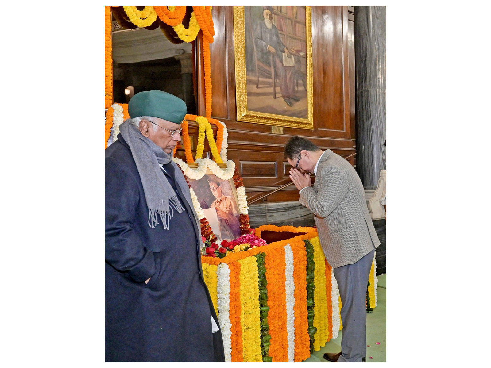 Kiren Rijiju pay floral tributes to Subhas Chandra Bose (Photo/ X @KirenRijiju)