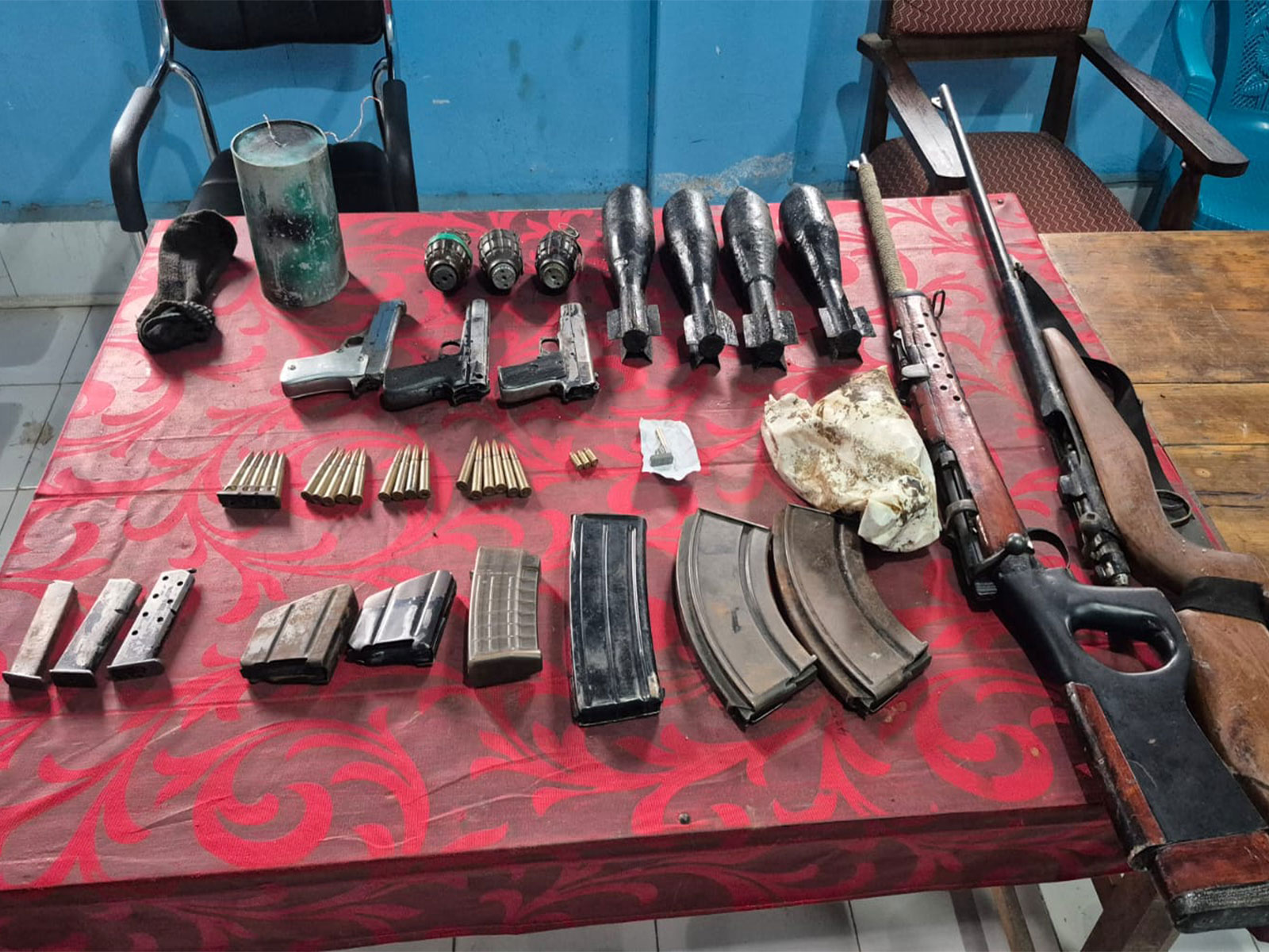 Arms and ammunition recovered by security forces of Manipur. (Photo/X@manipur_police)