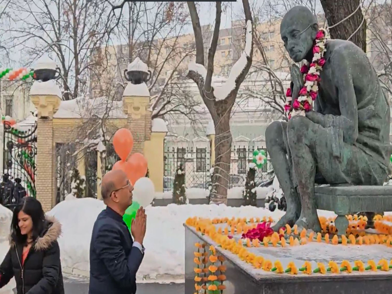 Indian Ambassador Vinay Kumar honouring Mahatma Gandhi's statute (Photo/@IndEmbMoscow) Indian Ambassador Vinay Kumar honouring Mahatma Gandhi's statute (Photo/@IndEmbMoscow)
