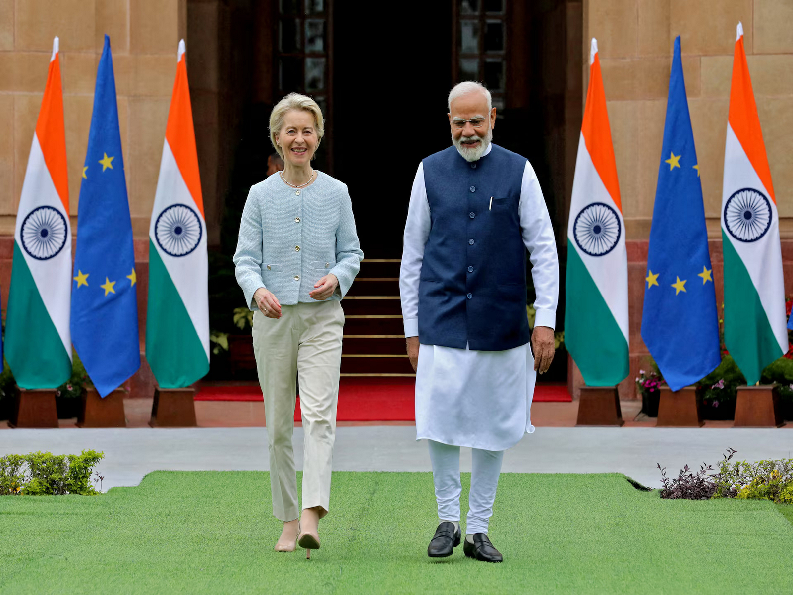 European Commission President Ursula von der Leyen and PM Narendra Modi arrive for a photo-op ahead of their meeting at Hyderabad House in New Delhi. (Photo/Reuters)