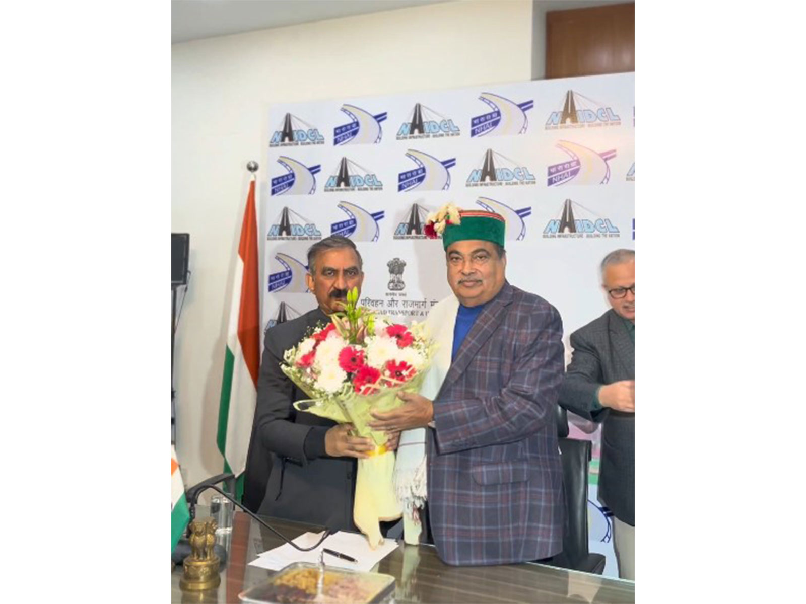Himachal CM meets Nitin Gadkari (Photo/X@nitin_gadkari)