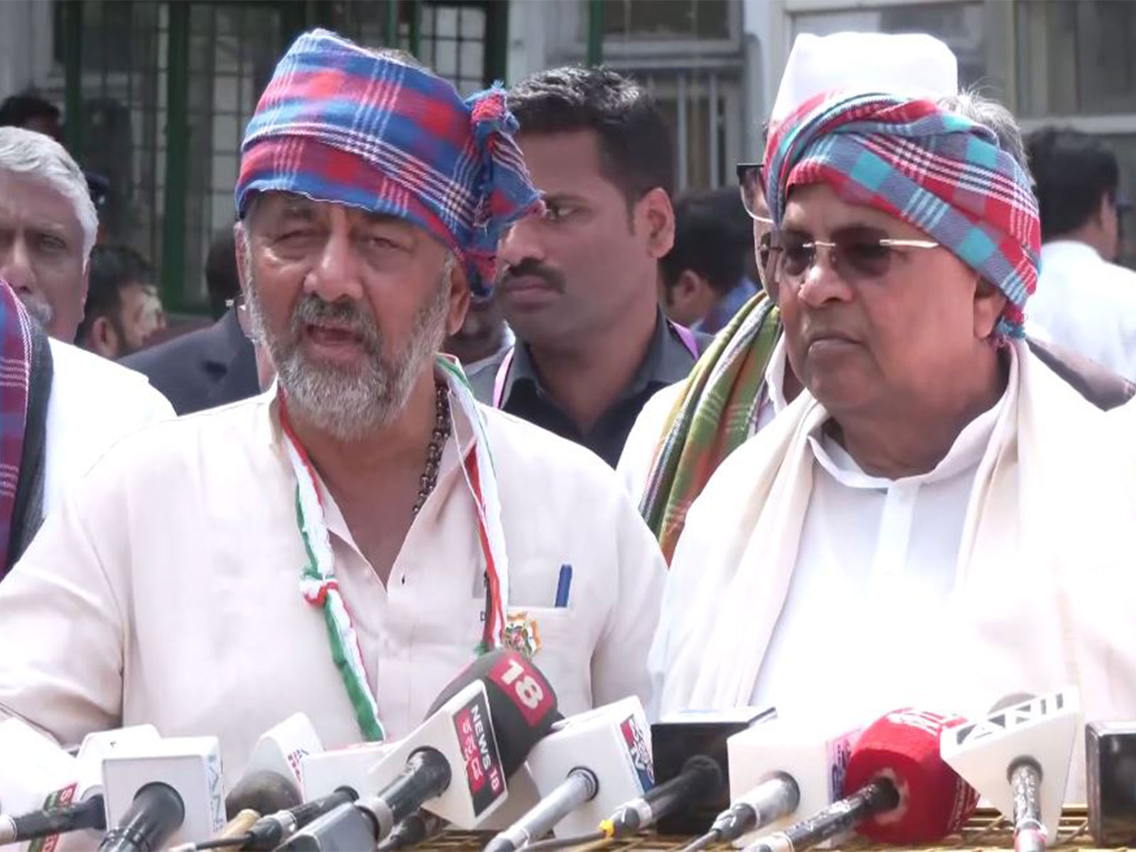 Karnataka Deputy Chief Minister DK Shivakumar and Karnataka Chief Minister Siddaramaiah (Photo/ANI)