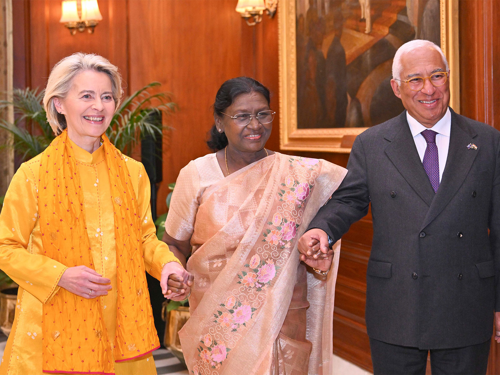 President Droupadi Murmu (middle) with António Costa, President of the European Council (right) and Ursula von der Leyen, President of the European Commission (Photo: X@rashtrapatibhvn)