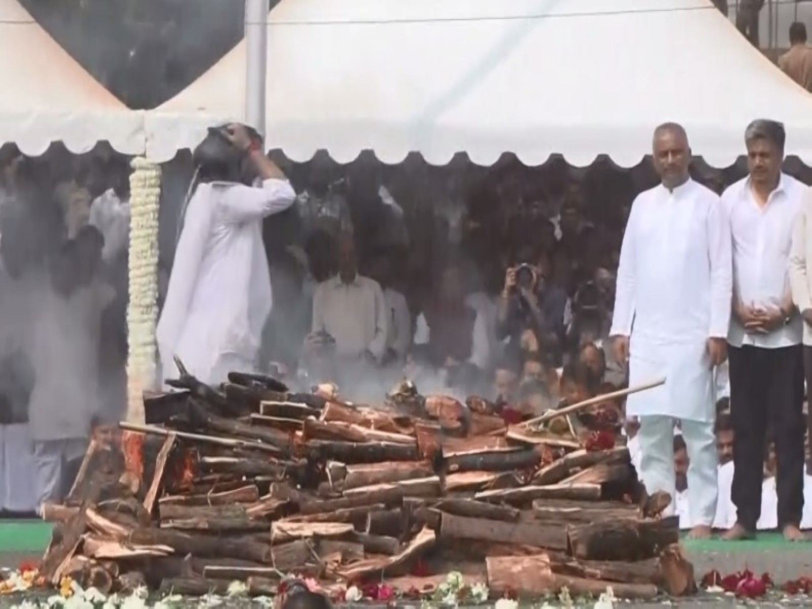 Last rites of Ajit Pawar in Baramati (Photo: ANI) Last rites of Ajit Pawar in Baramati (Photo: ANI)