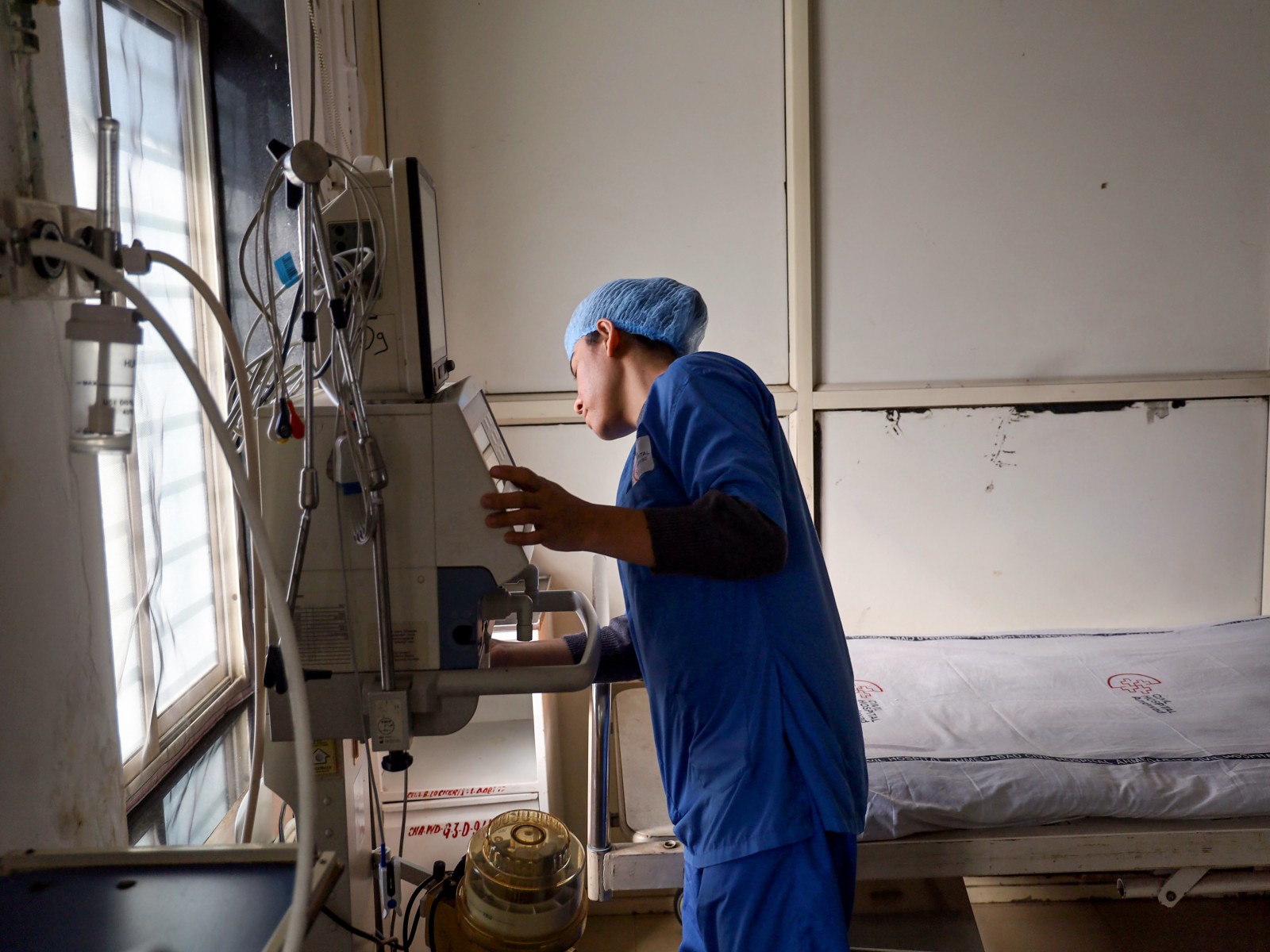 A health worker at a hospital (File Photo/ANI)