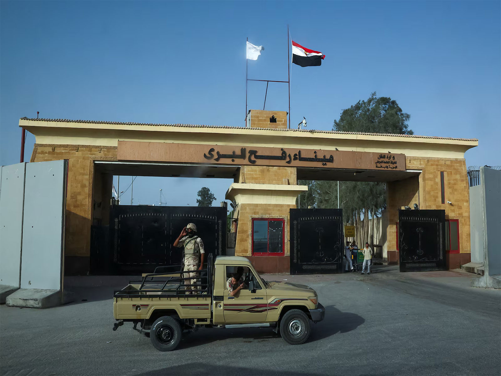 Egyptian soldiers keep watch near the Rafah Crossing along the Egypt–Gaza border in Rafah, Egypt. (Photo/Reuters)