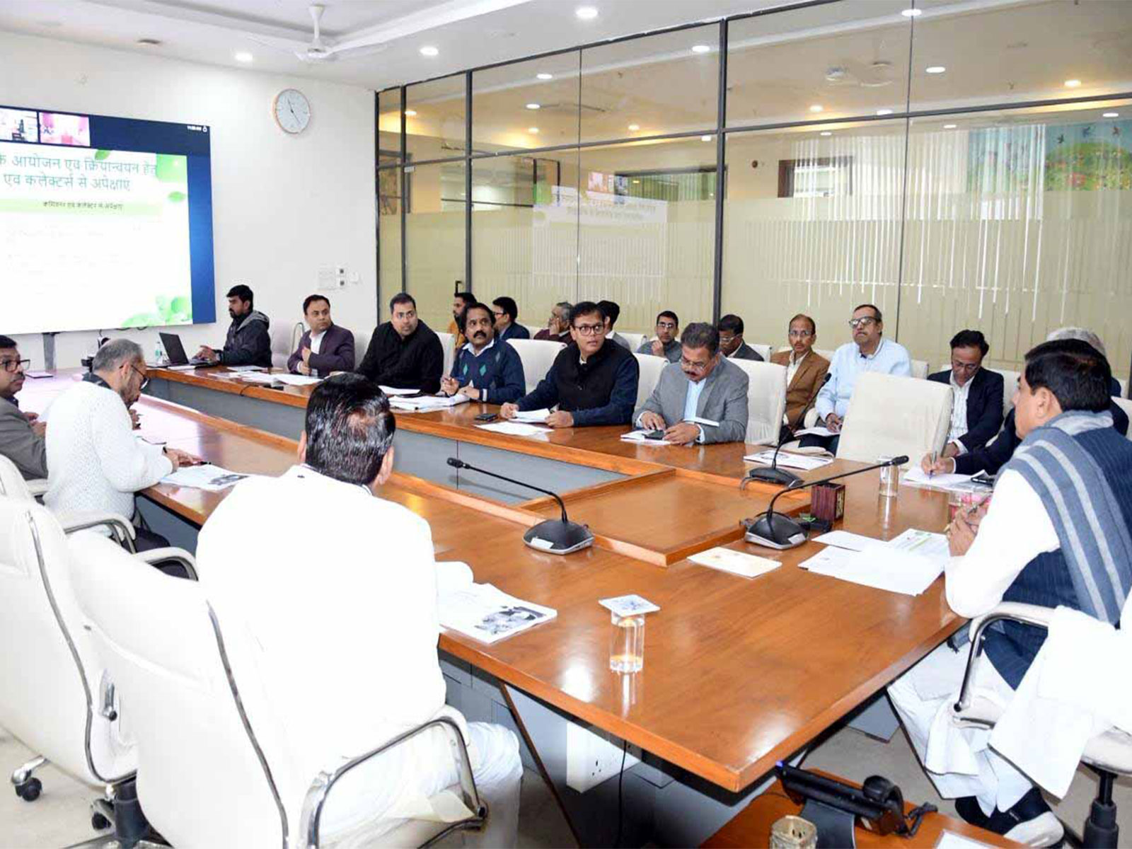 MP CM Mohan Yadav holds meeting with officials (Photo/DPR)