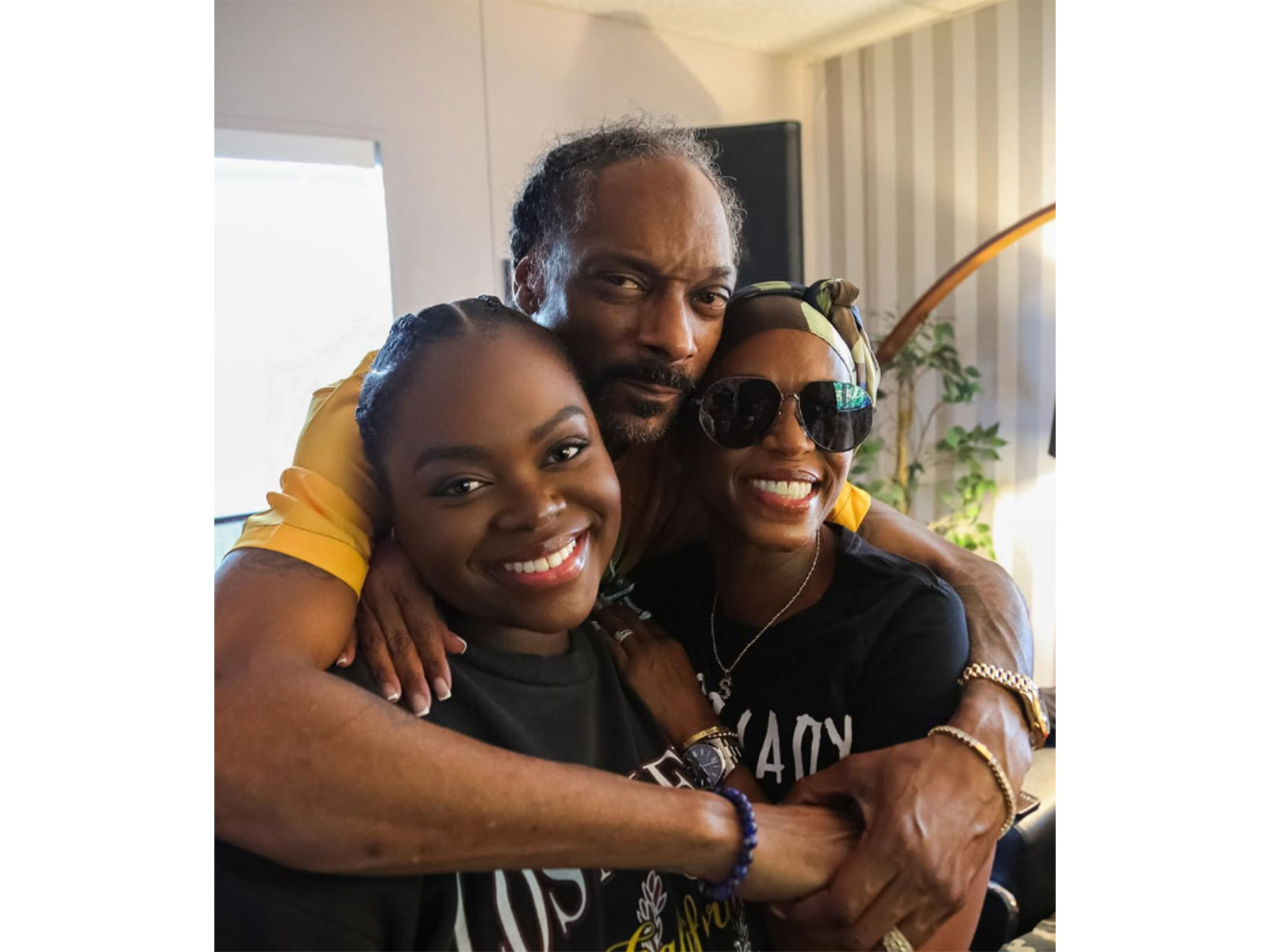 Snoop Dogg with daughters (Photo/instagram/@princessbroadus)