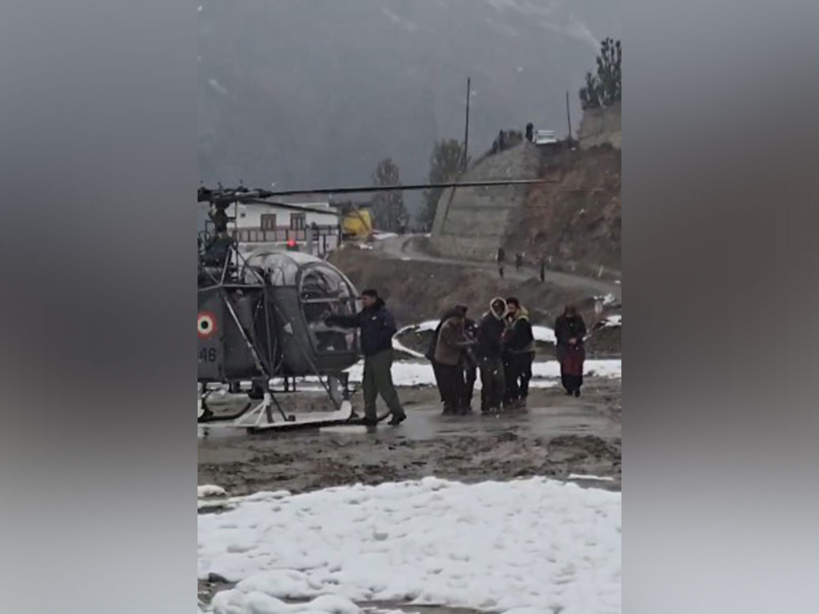 IAF Cheetah helicopter during the medical evacuation mission in Himachal Pradesh (Photo/X@IAF_MCC) IAF Cheetah helicopter during the medical evacuation mission in Himachal Pradesh (Photo/X@IAF_MCC)