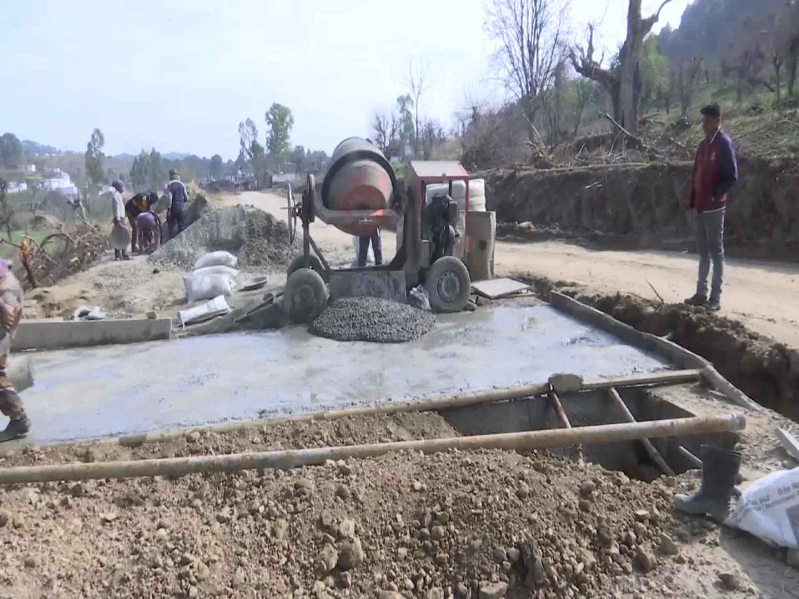 BRO’s construction work ongoing at Bahri Pattan–Jhallas road (Photo/ANI) BRO’s construction work ongoing at Bahri Pattan–Jhallas road (Photo/ANI)