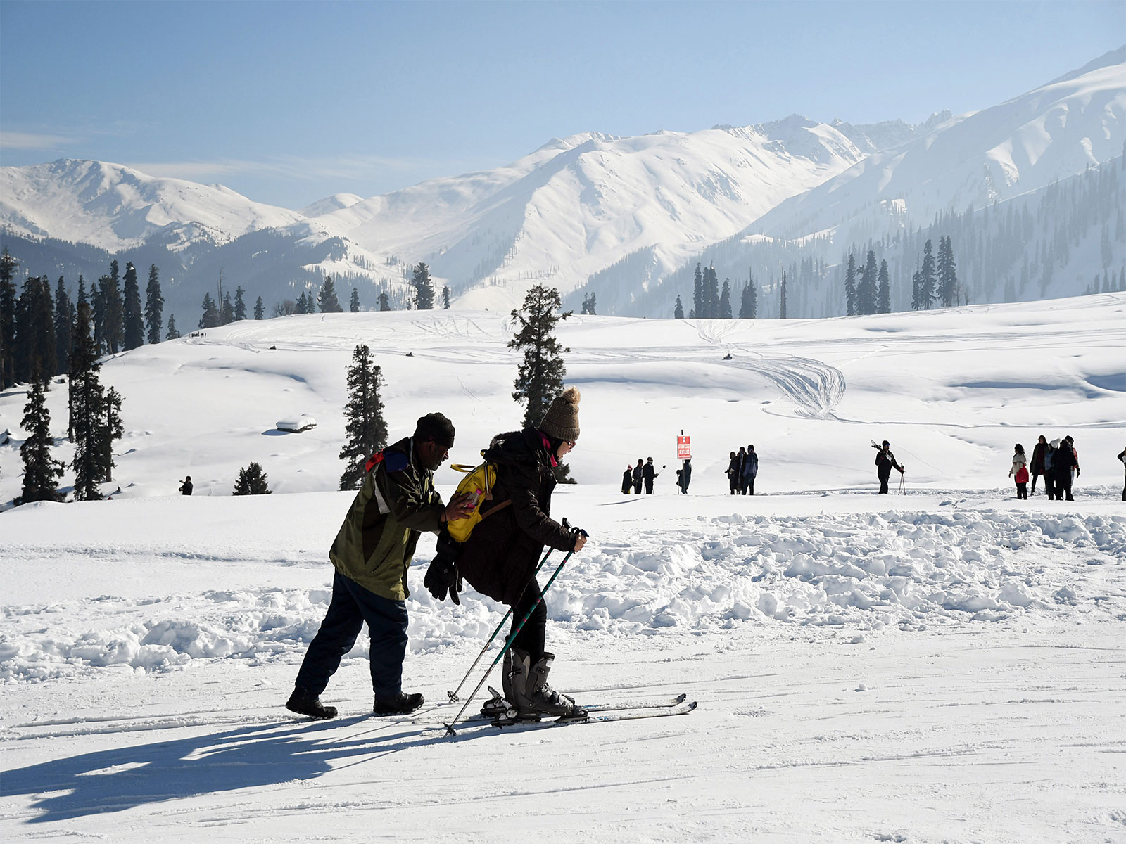 Tourists enjoy skiing in the valley (Photo/ANI)