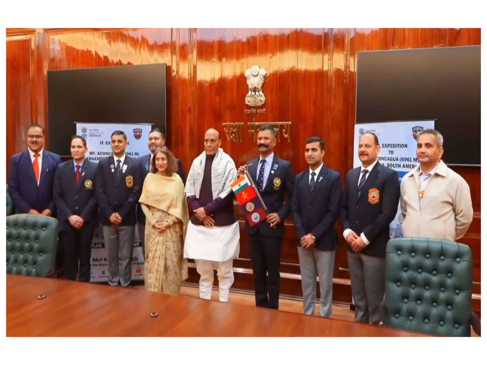 Union Defence Minister Rajnath Singh flag-off NIM-JIM&WS Expedition Team To Mount Aconcagua, Argentina (Photo/ANI)