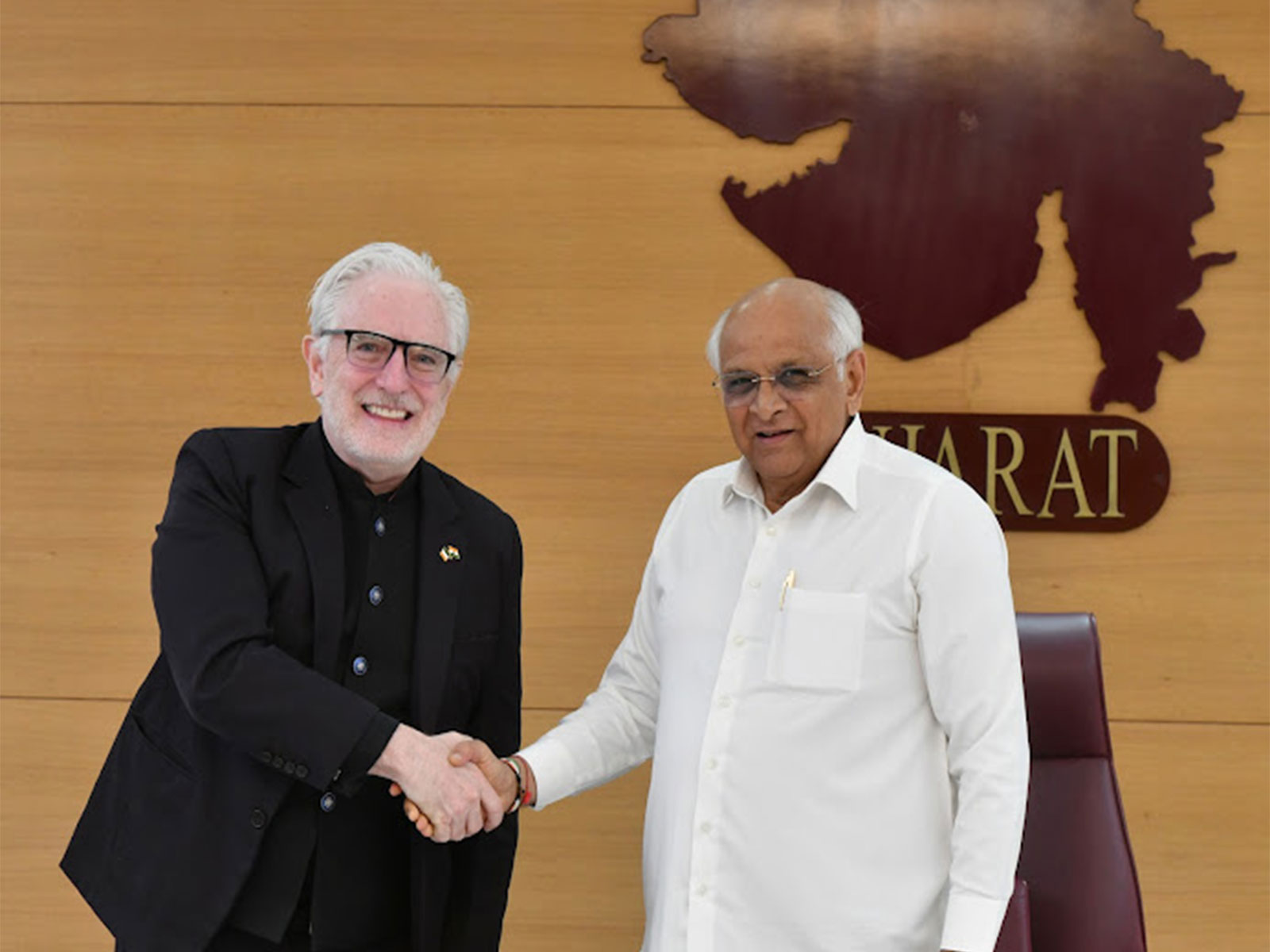 Ireland’s Ambassador to India Kevin Kelly and Gujarat Chief Minister Bhupendra Patel (Photo/Gujarat CMO)