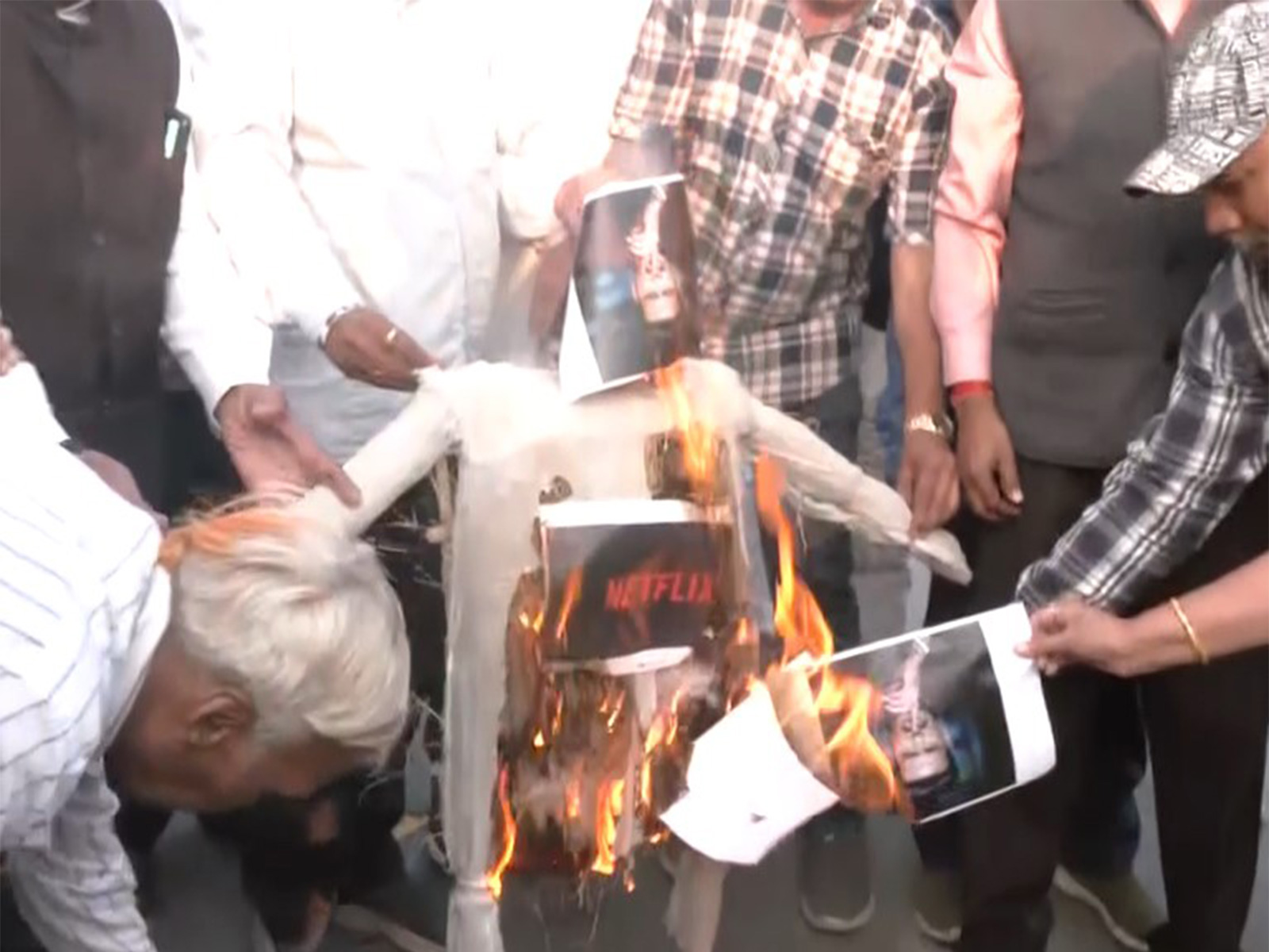 Protest over 'Ghhoskhor Pandat' in Indore (Photo/ANI) Protest over 'Ghhoskhor Pandat' in Indore (Photo/ANI)