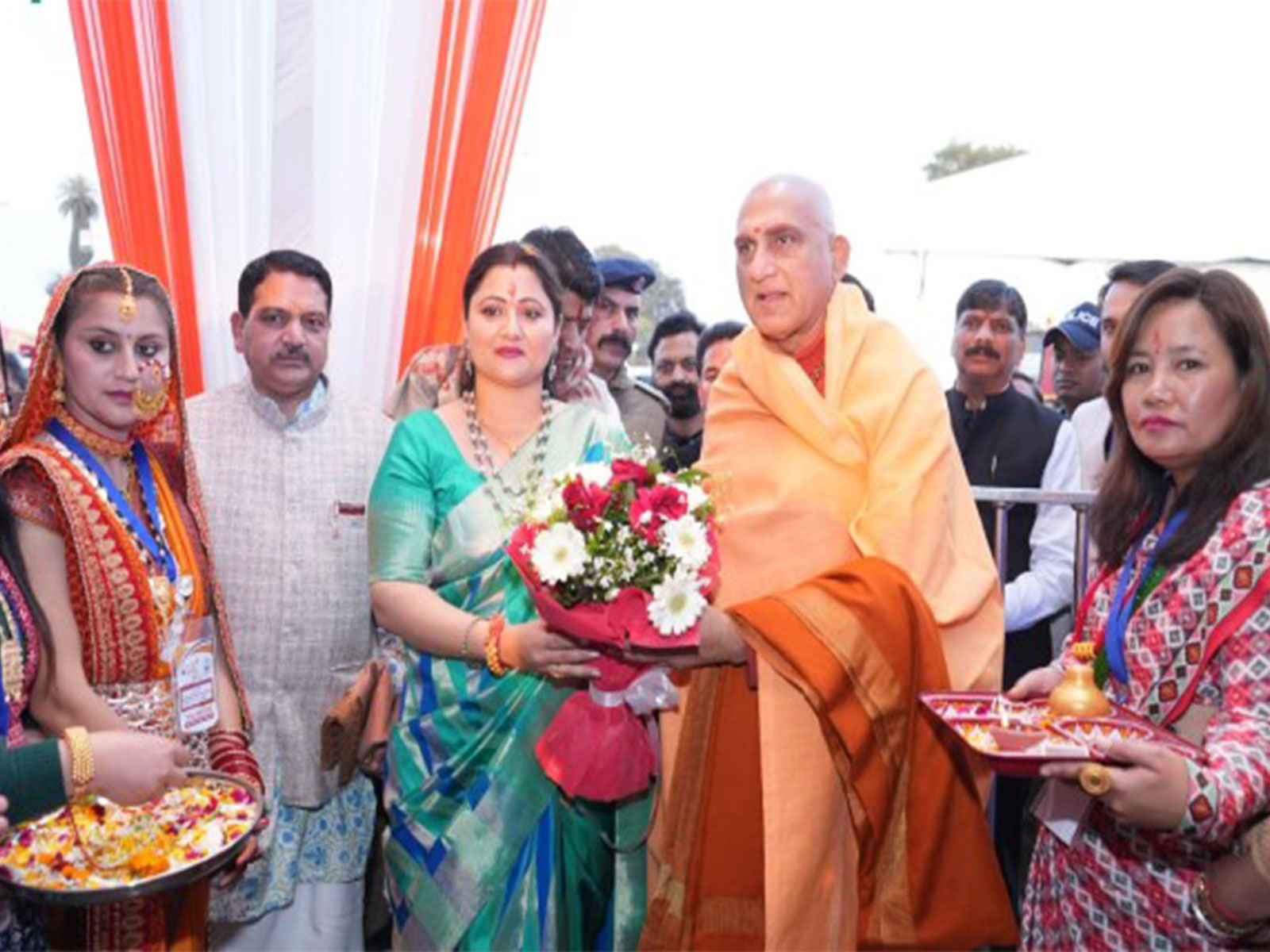 Acharya Mahamandaleshwar Swami Avdheshanand Giri with Seva Sankalp Foundation Founder Trustee Geeta Dhami (Photo/ANI)