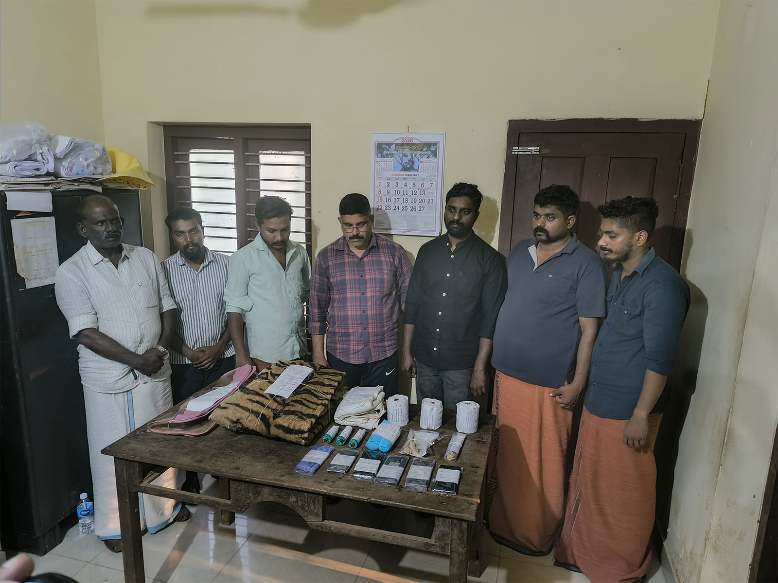 Seven-member gang arrested for attempting to sell tiger skin, claws, and teeth in Kannur (Photo/DFO Kannur)
