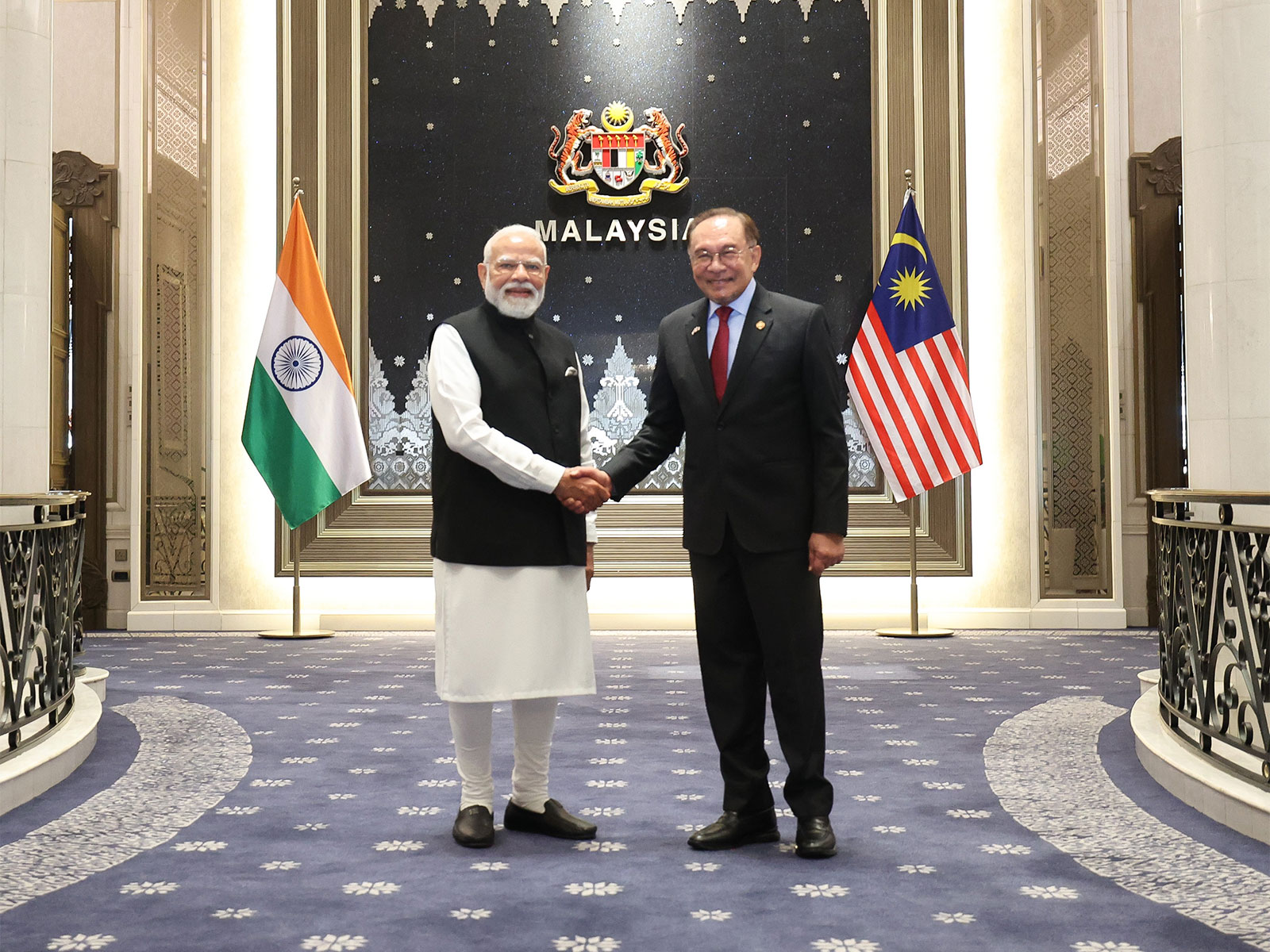 PM Modi with Malaysian PM Ibrahim (Photo/@narendramodi)