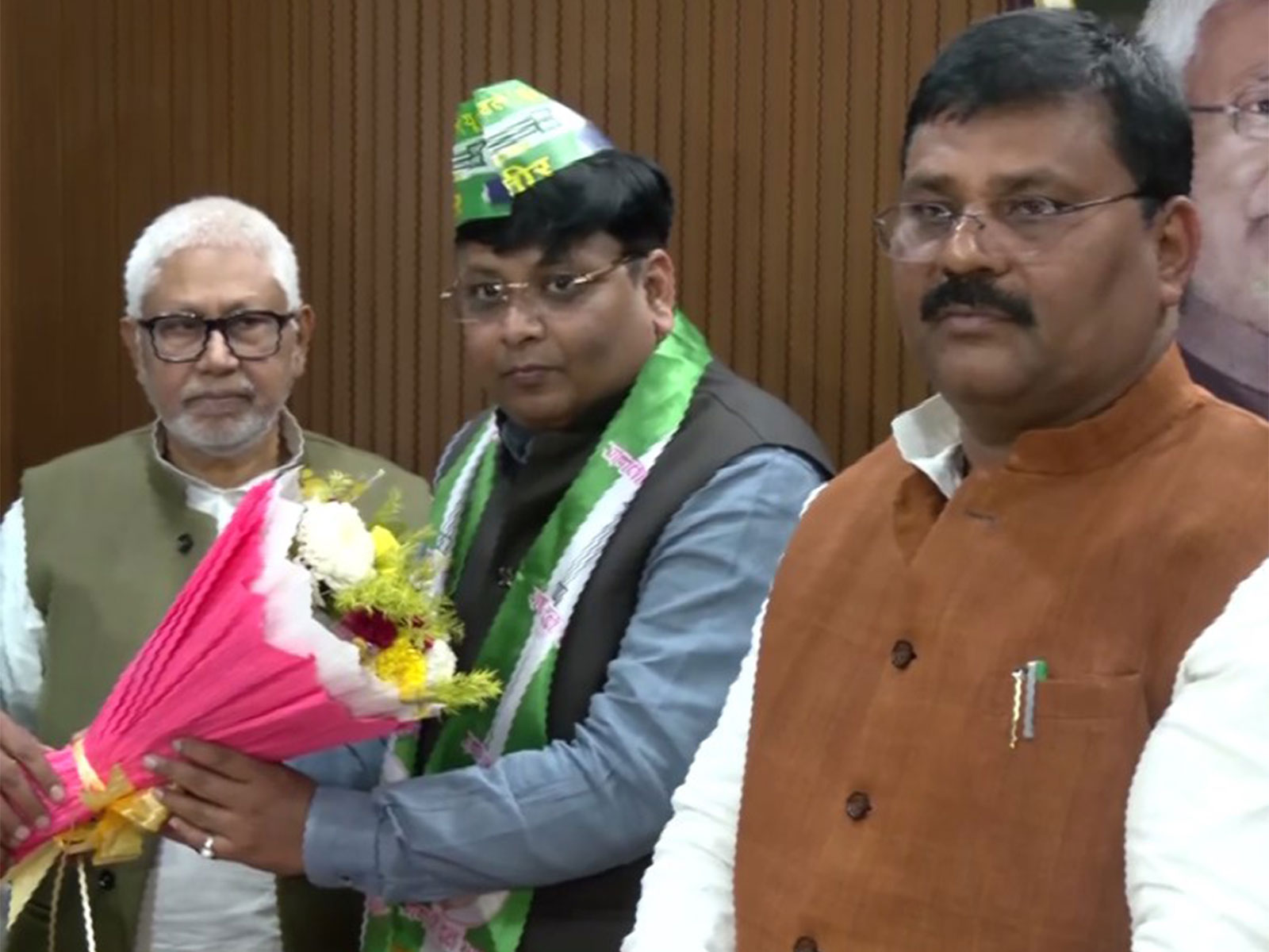Former CPI leader Pushkar Anand joins JD(U) (Photo: ANI)