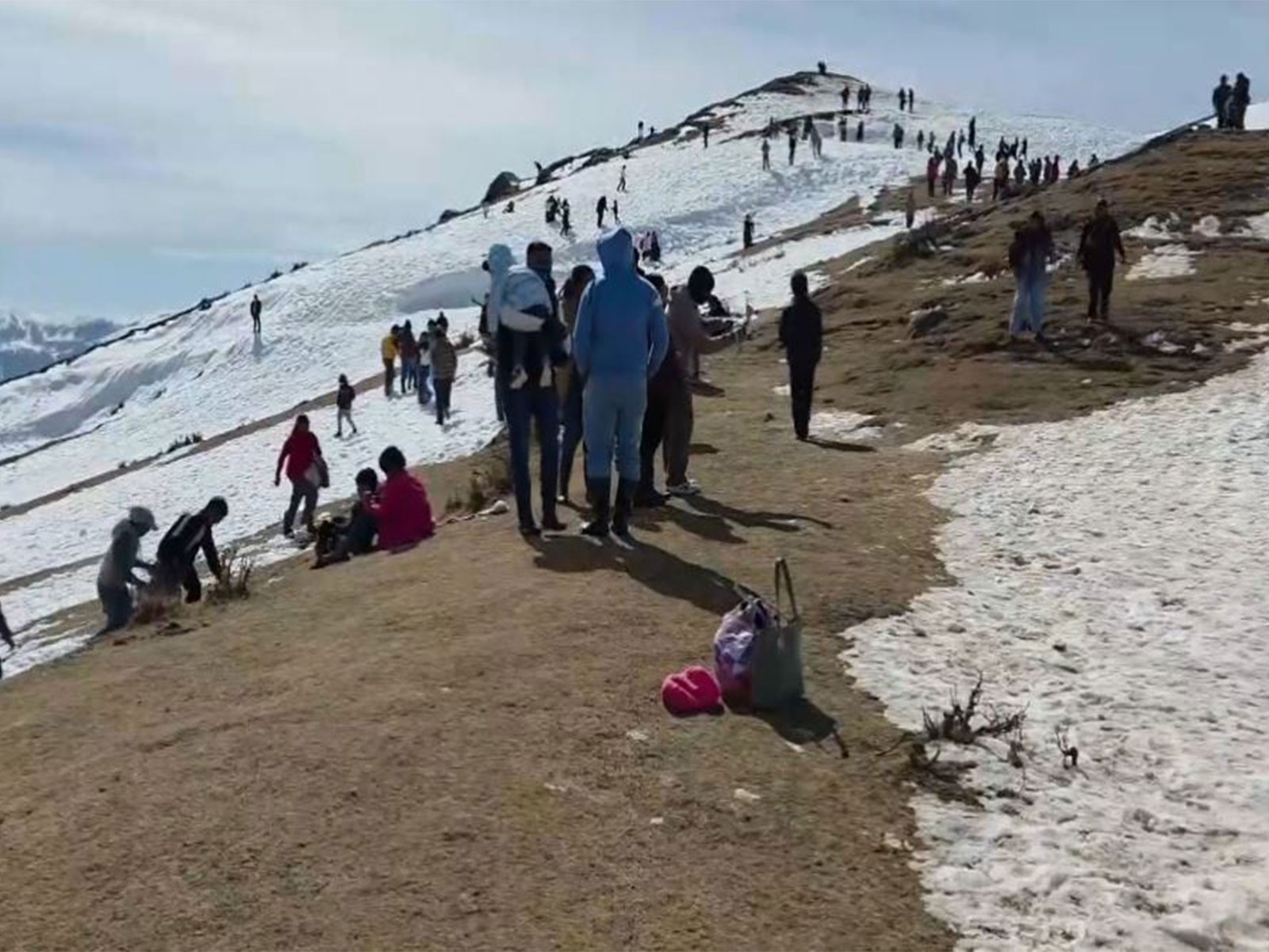 Tourists flock to Nathatop as Jammu receives fresh snowfall (Photo/ANI)