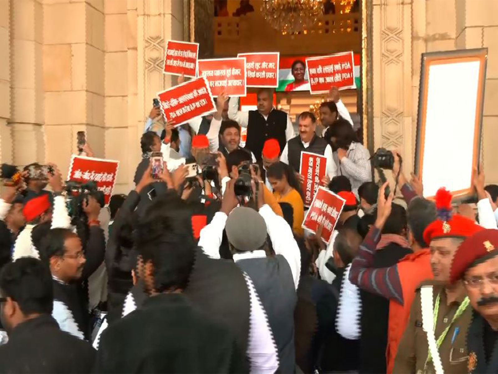 Samajwadi Party Leaders protest at UP Legislative Assembly Budget Session (Photo/ANI)