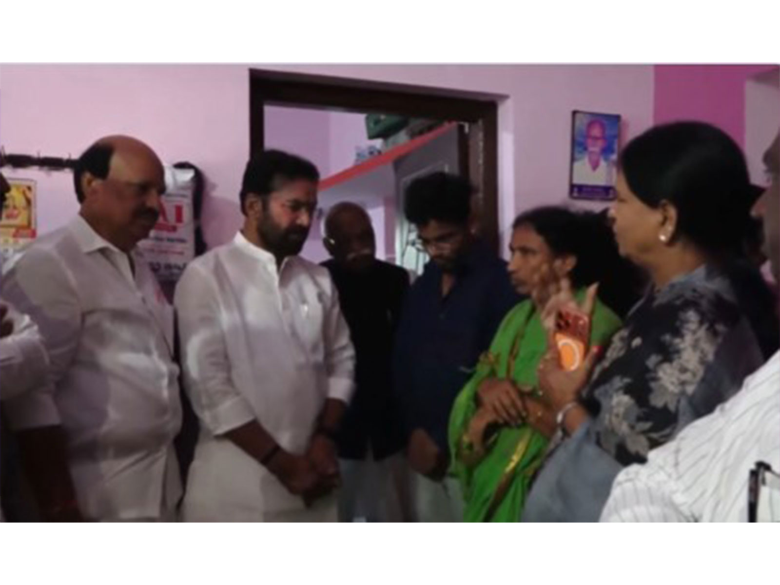 Union Minister G Kishan Reddy meets Mahadevappa family members (Photo/ANI) Union Minister G Kishan Reddy meets Mahadevappa family members (Photo/ANI)