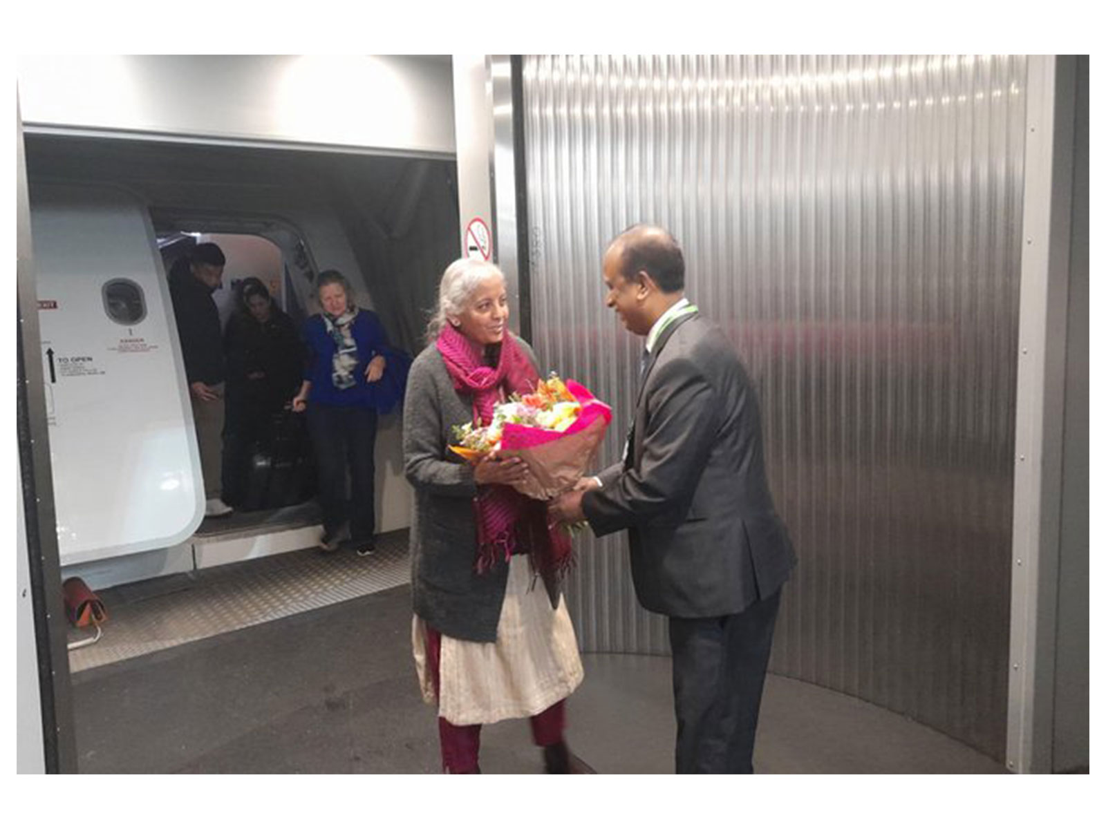 Finance Minister welcomed by Consul General of India in Munich, Shatru Sinha (Photo/@FinMinIndia) Finance Minister welcomed by Consul General of India in Munich, Shatru Sinha (Photo/@FinMinIndia)