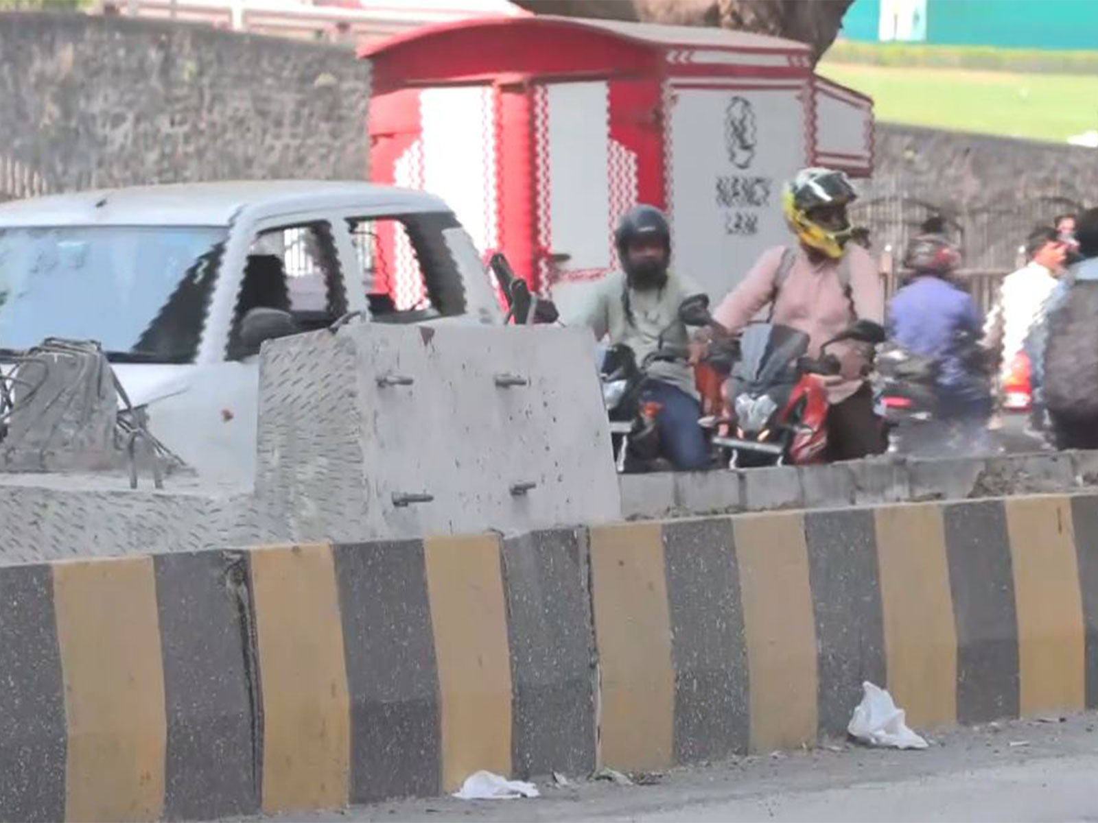 Executive Engineer suspended after Mumbai metro pillar collapse