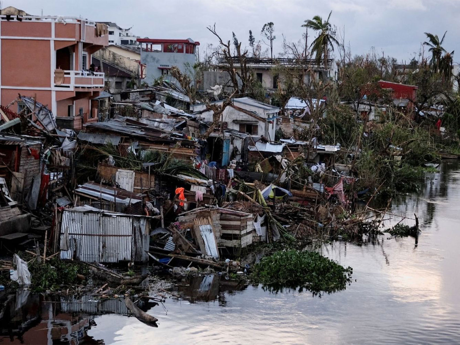 At least four people were killed after Cyclone Gezani struck Mozambique’s southern coastal province of Inhambane (Photo/WAM) At least four people were killed after Cyclone Gezani struck Mozambique’s southern coastal province of Inhambane (Photo/WAM)
