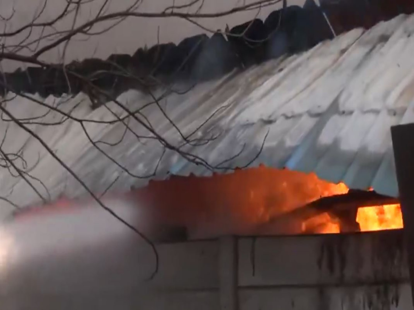 Massive fire breaks out at fabrication factory in Bhopal (Photo/ANI)