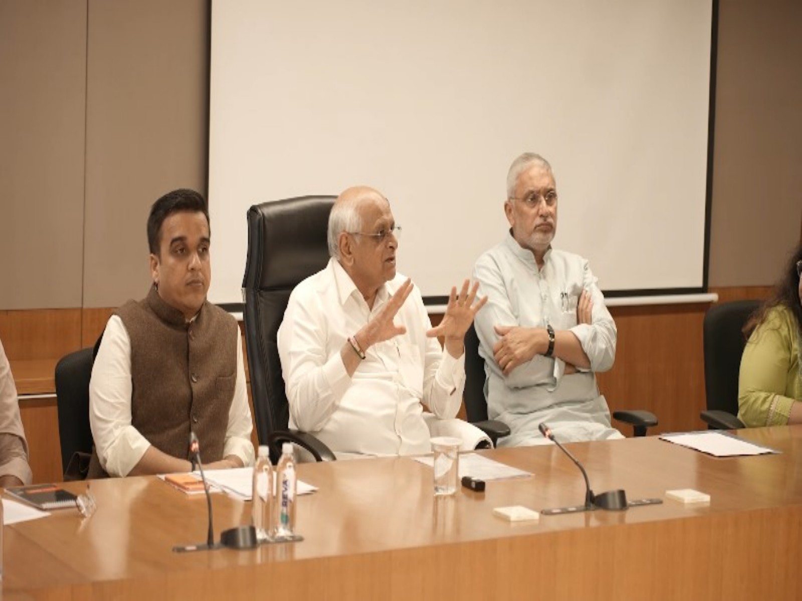 ย Bhupendra Patel holds discussions with industry leaders (Photo/Gujarat Information Department) ย Bhupendra Patel holds discussions with industry leaders (Photo/Gujarat Information Department)
