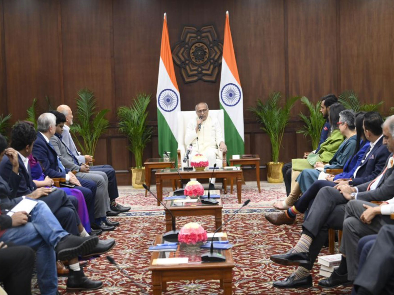 Vice President C. P. Radhakrishnan with AI Summit delegates (photo/Vice-President of India) Vice President C. P. Radhakrishnan with AI Summit delegates (photo/Vice-President of India)