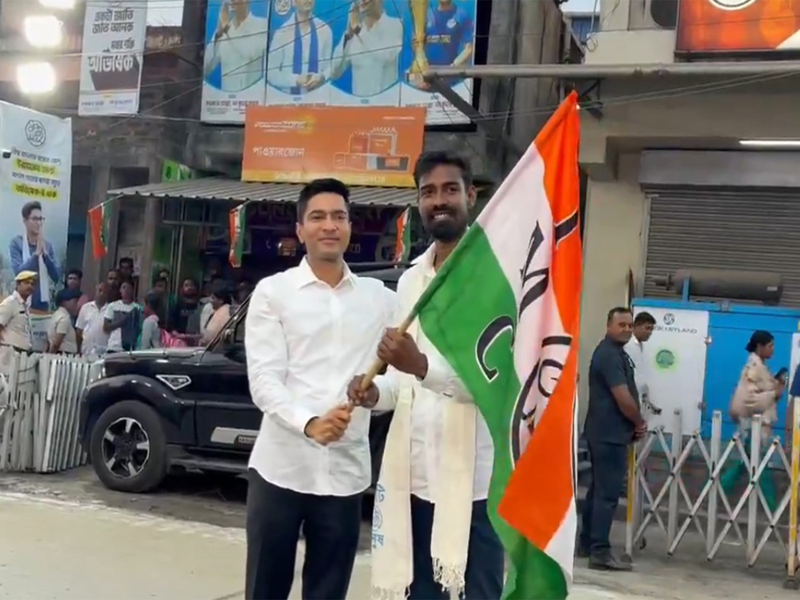 Former CPI(M) State Committee member Pratik Ur Rahman meets Abhishek Banerjee (Photo/AITC)