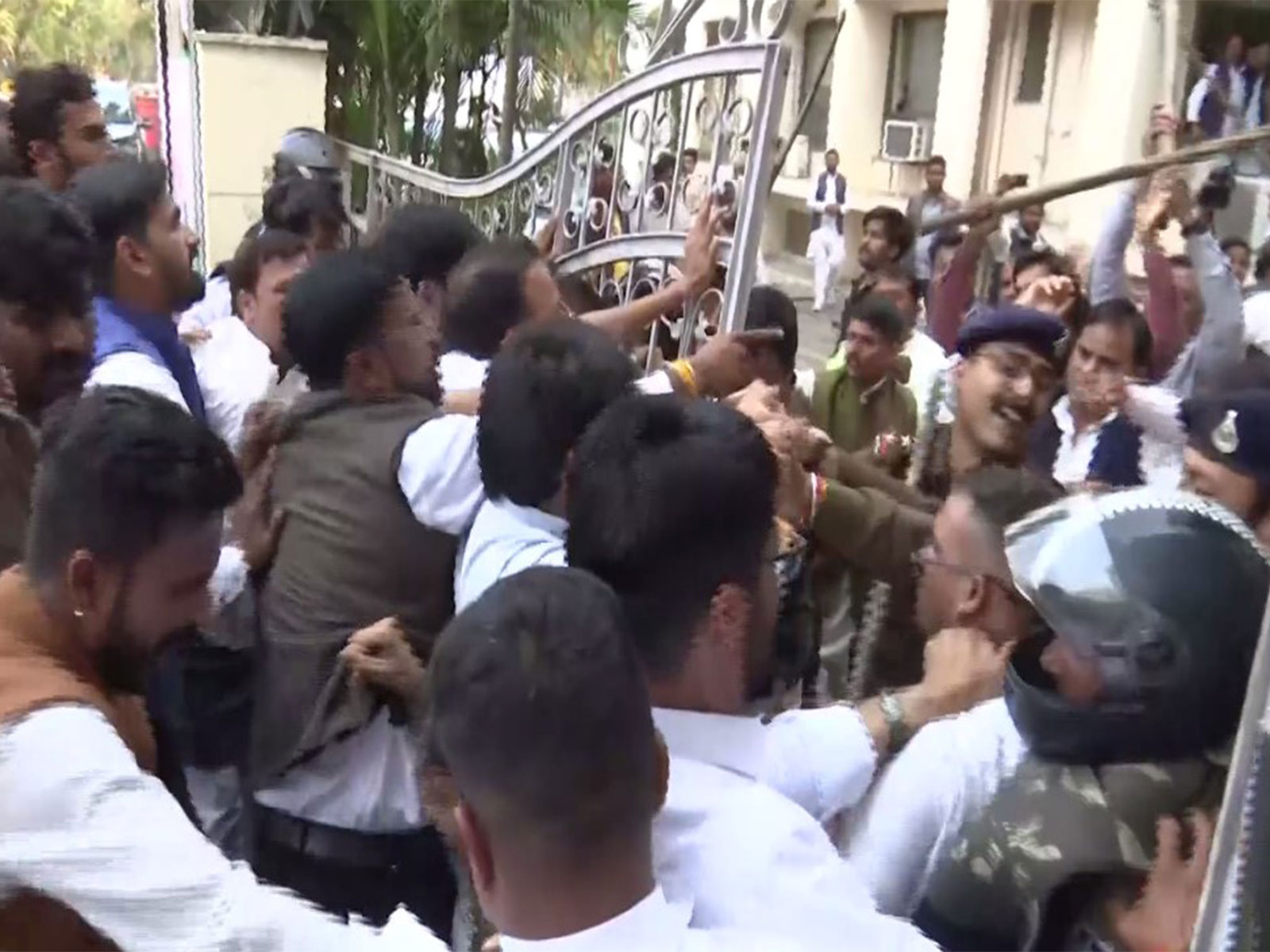 Violent clashes breaks out at Madhya Pradesh Congress Committee office amid BJYM protest (Photo/ANI)