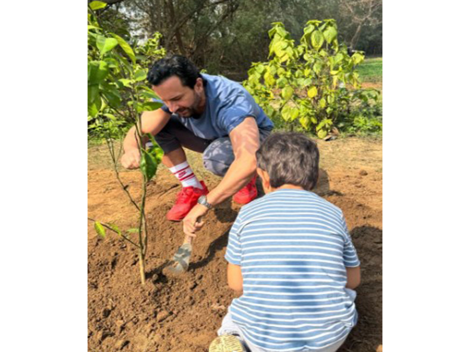 Saif Ali Khan with his son Jeh (Image source: Kareena's Instagram)
