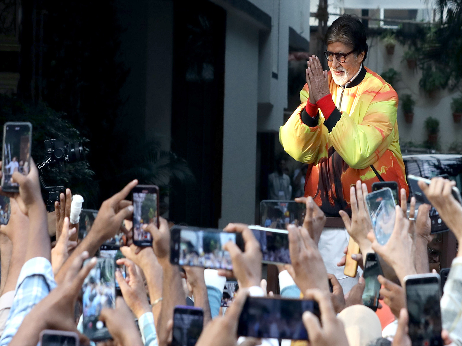 Actor Amitabh Bachchan outside his residence (File photo/ANI) Actor Amitabh Bachchan outside his residence (File photo/ANI)